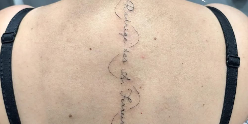 TATTOO ESCRITA NOME COSTAS DELICADA - TATUADOR RENAN REA