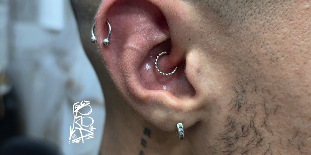 PIERCING ORELHA EM SANTA ISABEL - BODY PIERCER RENAN REA