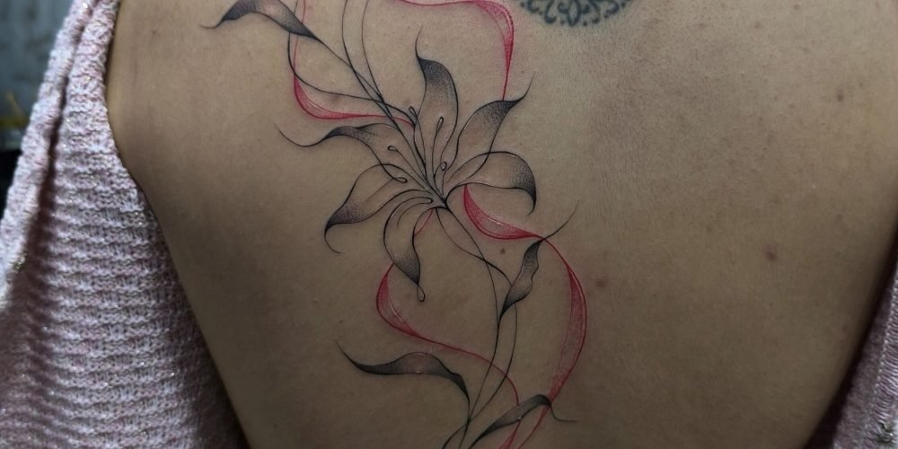 TATTOO LIRIO DELICADA- TATUADOR RENAN REA