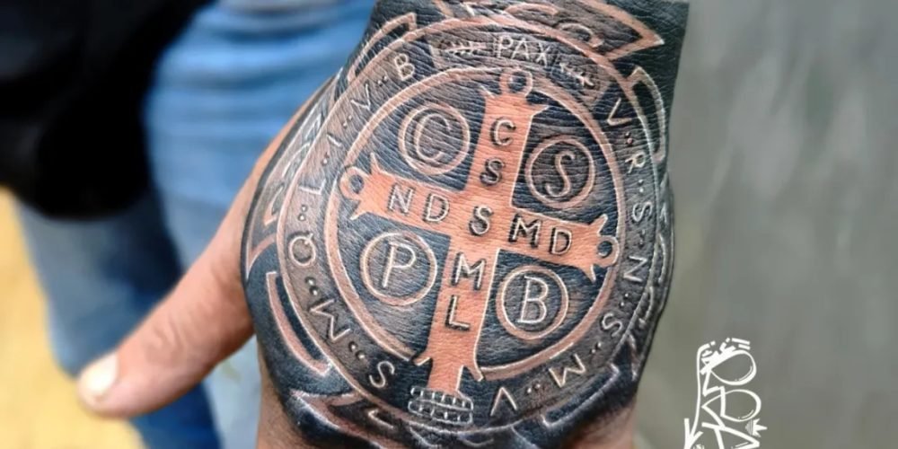 TATTOO REALISMO PRETO CINZA - TATUADOR RENAN REA