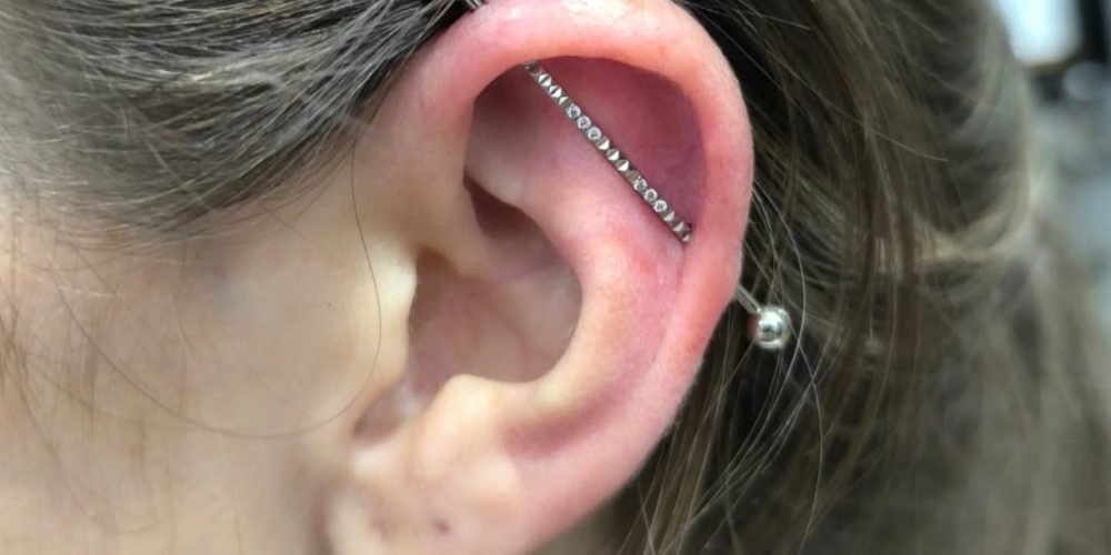 PIERCING TRANSVERSAL EM SANTA ISABEL - KINGS TATTOO